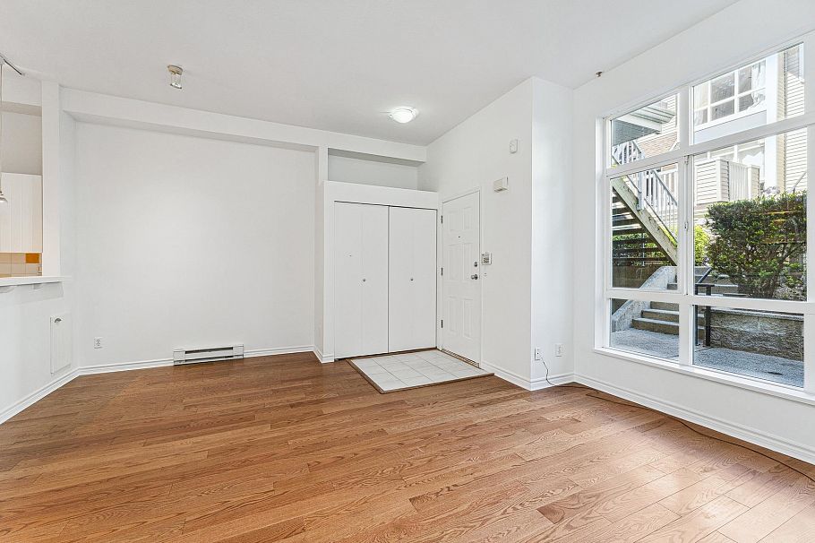 1 995 Lynn Valley Road North Vancouver, BC - 8