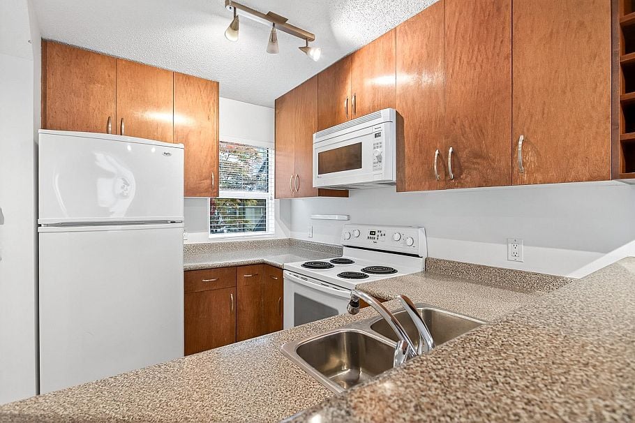 3019 Laurel Street Vancouver, BC - 5