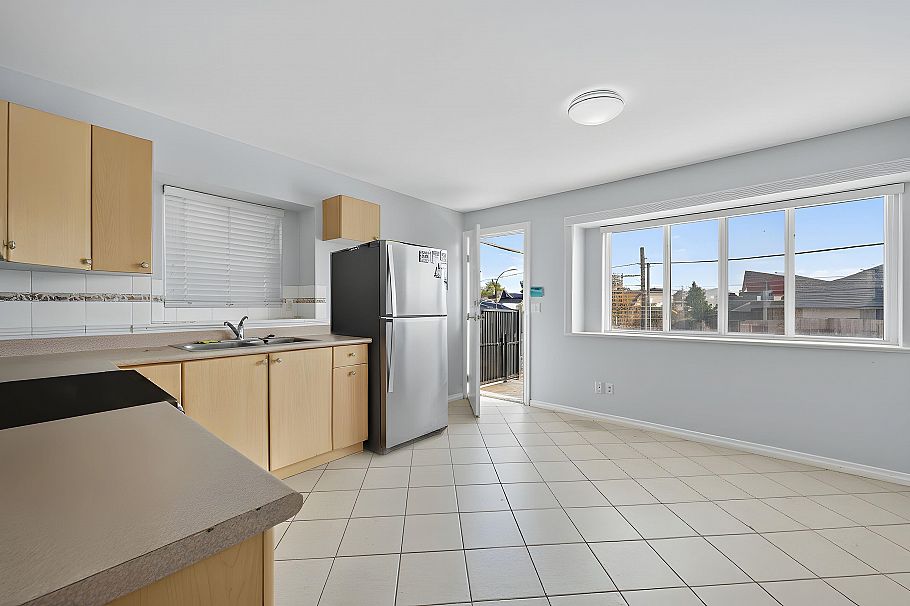 392 E 63rd Avenue Vancouver, BC - 32