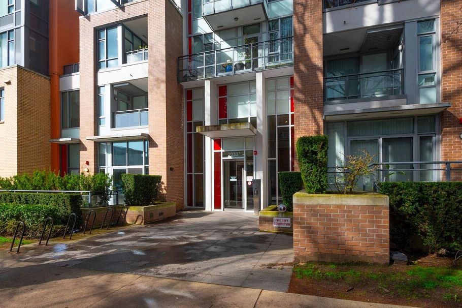 2063 W 10th Avenue Vancouver, BC - 26