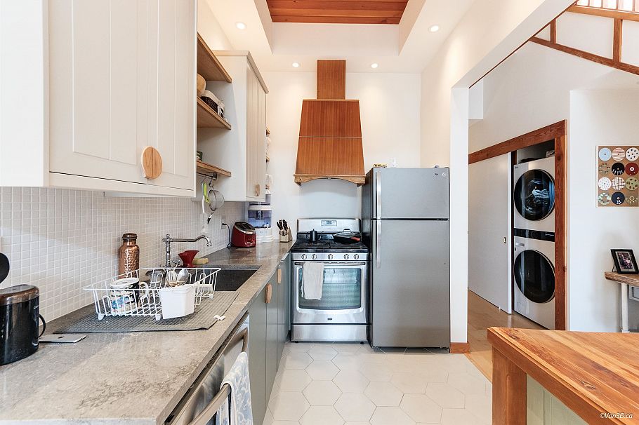 307 980 W 22nd Avenue Vancouver, BC - 11