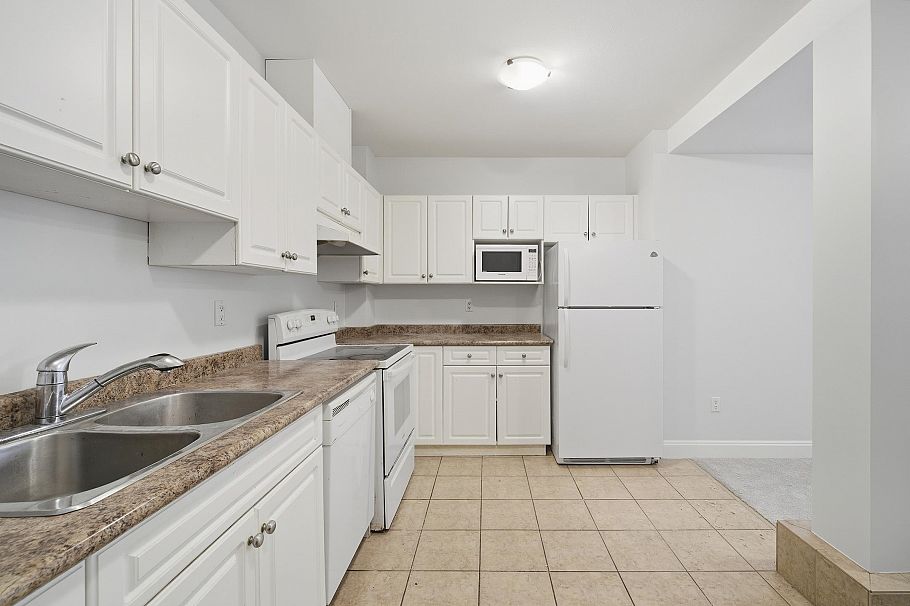 2411 George Street North Vancouver, BC - 29