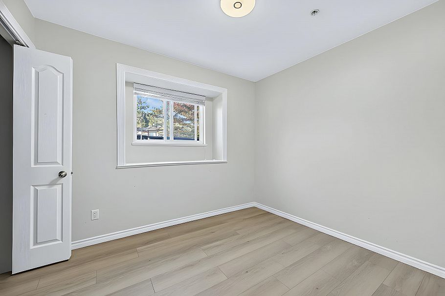 392 E 63rd Avenue Vancouver, BC - 34