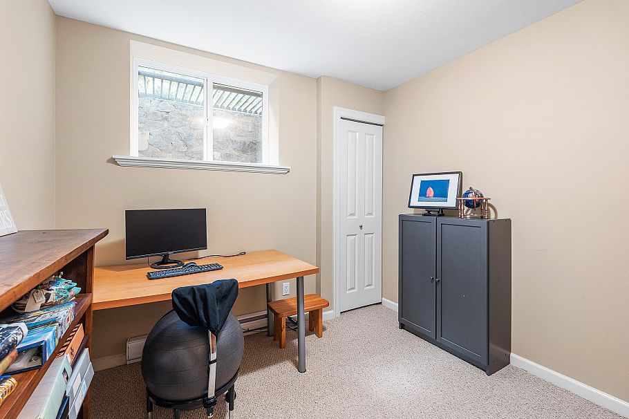 2958 Mahon Avenue North Vancouver, BC - 32