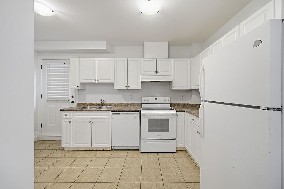 2411 George Street North Vancouver, BC - 30