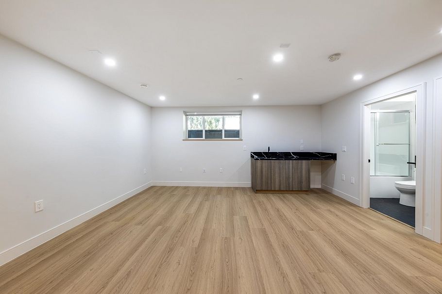 432 E 46th Avenue Vancouver, BC - 10