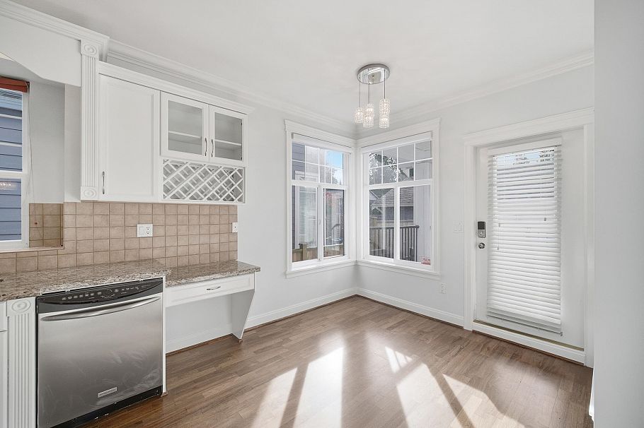 2411 George Street North Vancouver, BC - 15