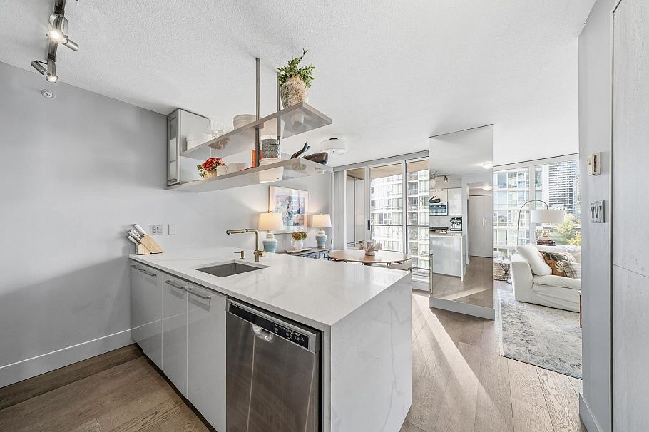 906 1438 Richards Street Vancouver, BC - 10