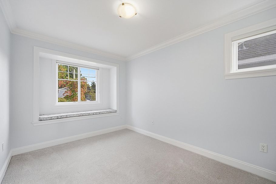 2411 George Street North Vancouver, BC - 23