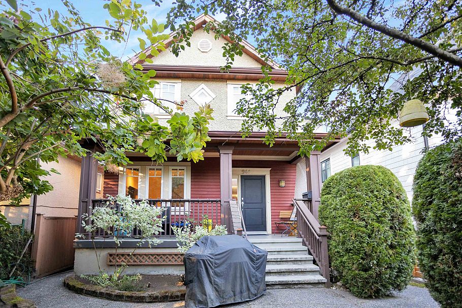 941 13th E Avenue Vancouver, BC - 2
