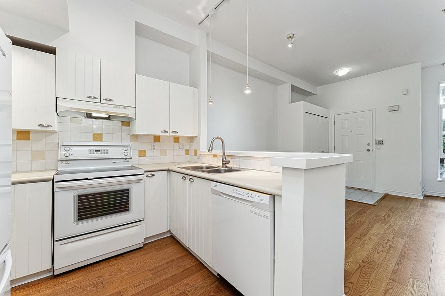 1 995 Lynn Valley Road North Vancouver, BC - 15