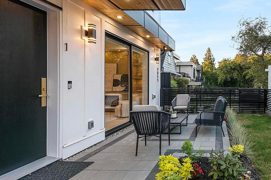 1 4855 Dumfries Street Vancouver, BC - 1