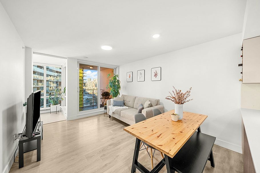 1201 1788 Columbia Street Vancouver, BC - 2