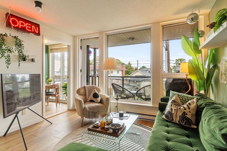 313 2636 E Hastings Street Vancouver, BC - 5