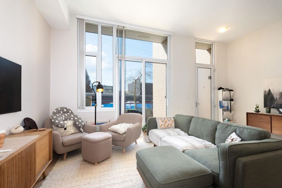 2063 W 10th Avenue Vancouver, BC - 1