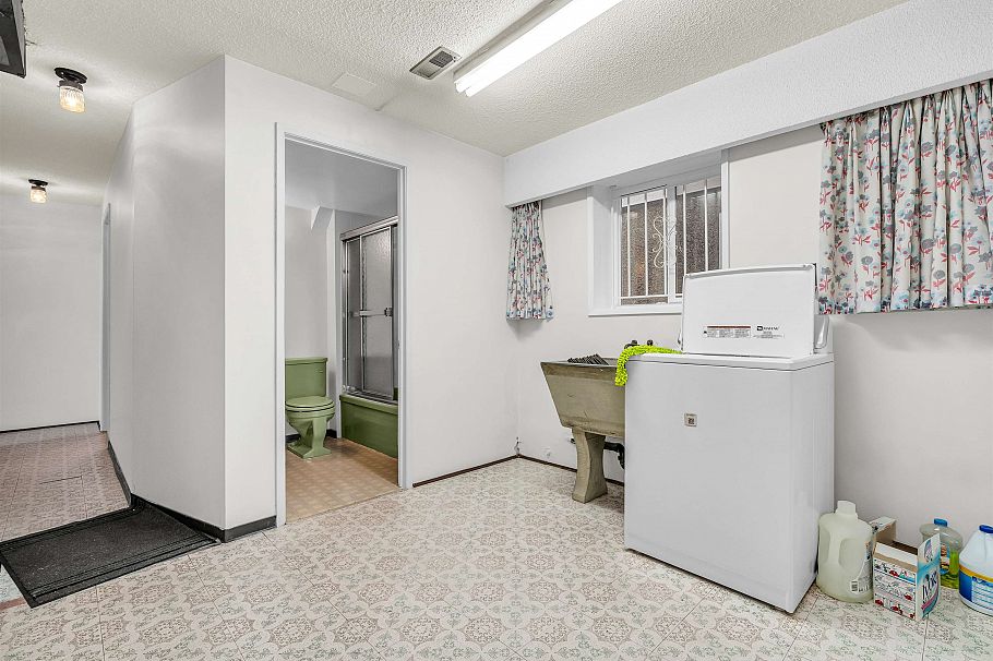 85 W 63rd Avenue Vancouver, BC - 9