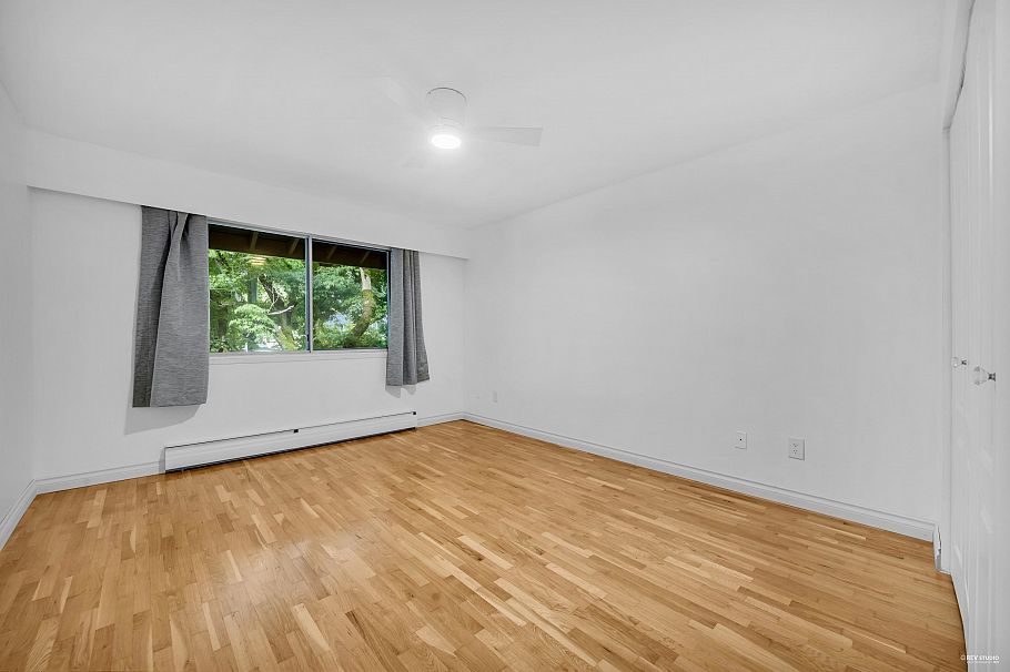 704 555 W 28th Street North Vancouver, BC - 6