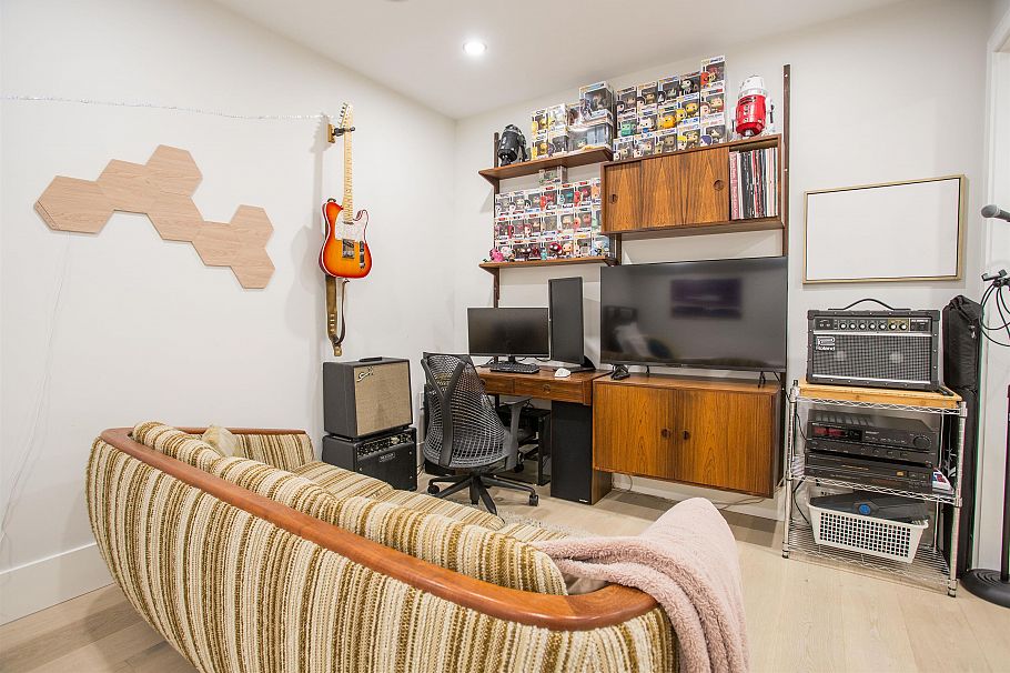 2 1152 Comox Street Vancouver, BC - 23