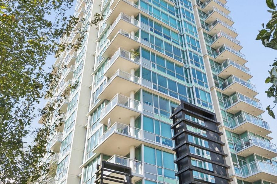 1907 138 E Esplanade Esplanade North Vancouver, BC - 40