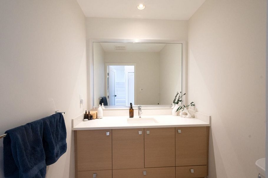 2063 W 10th Avenue Vancouver, BC - 8