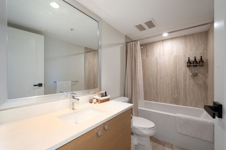 2063 W 10th Avenue Vancouver, BC - 12