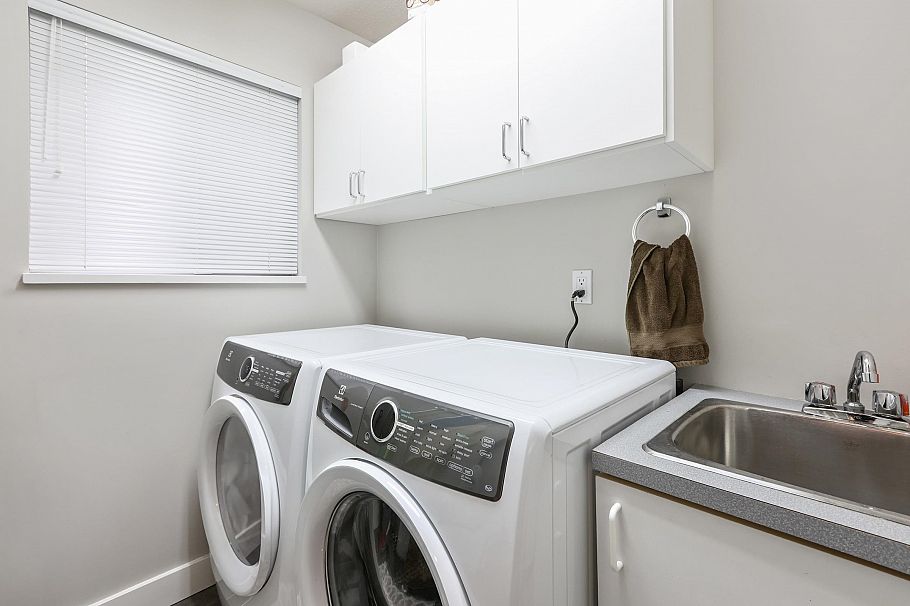 1076 Clements Avenue North Vancouver, BC - 26