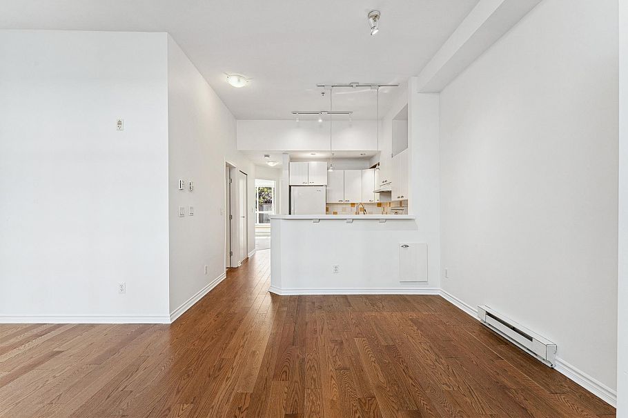 1 995 Lynn Valley Road North Vancouver, BC - 10