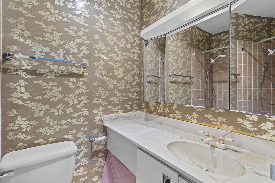 204 1345 W 15th Avenue Vancouver, BC - 13