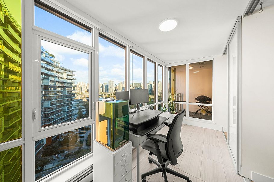 1201 1788 Columbia Street Vancouver, BC - 4