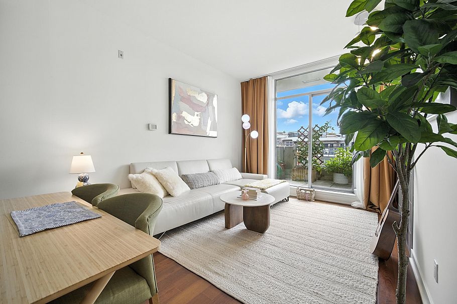 404 3595 W 18th Avenue Vancouver, BC - 3