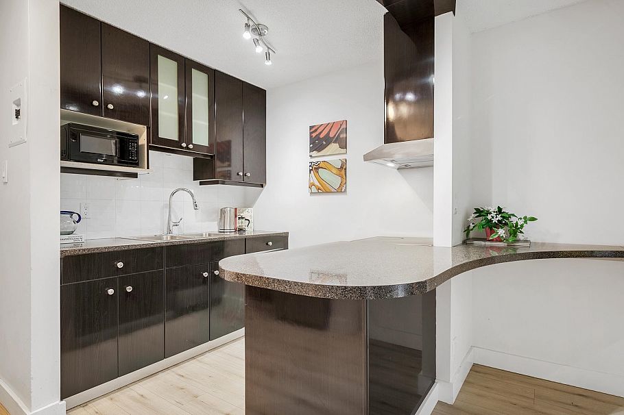 904 2012 Fullerton Avenue North Vancouver, BC - 1