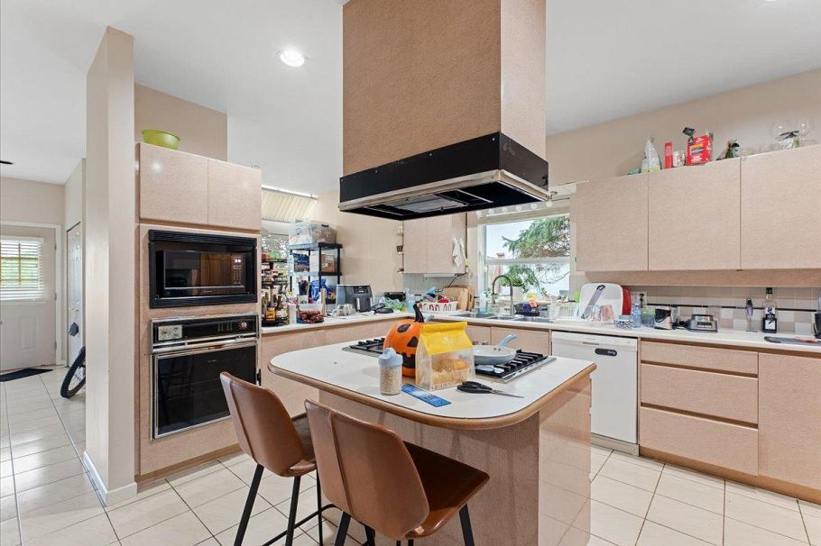 6288 Cambie Street Vancouver, BC - 1