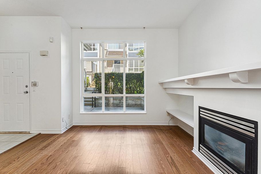 1 995 Lynn Valley Road North Vancouver, BC - 7