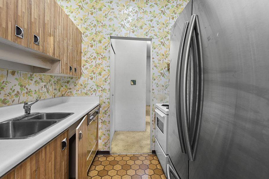 204 1345 W 15th Avenue Vancouver, BC - 9