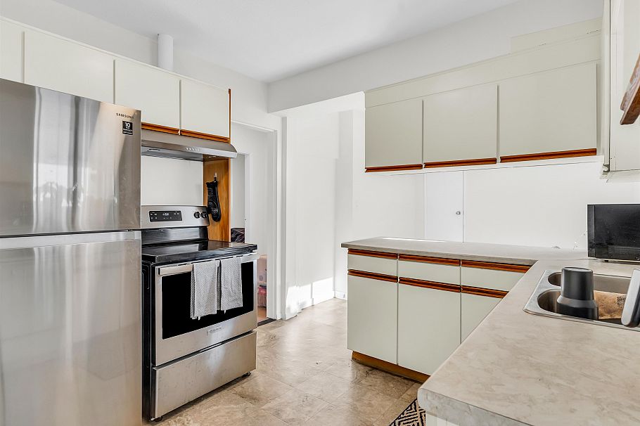 16 N Kaslo Street Vancouver, BC - 10