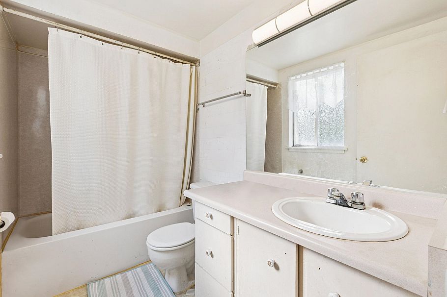 829 Westview Crescent North Vancouver, BC - 2