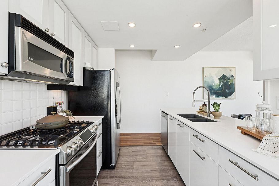 1907 138 E Esplanade Esplanade North Vancouver, BC - 21