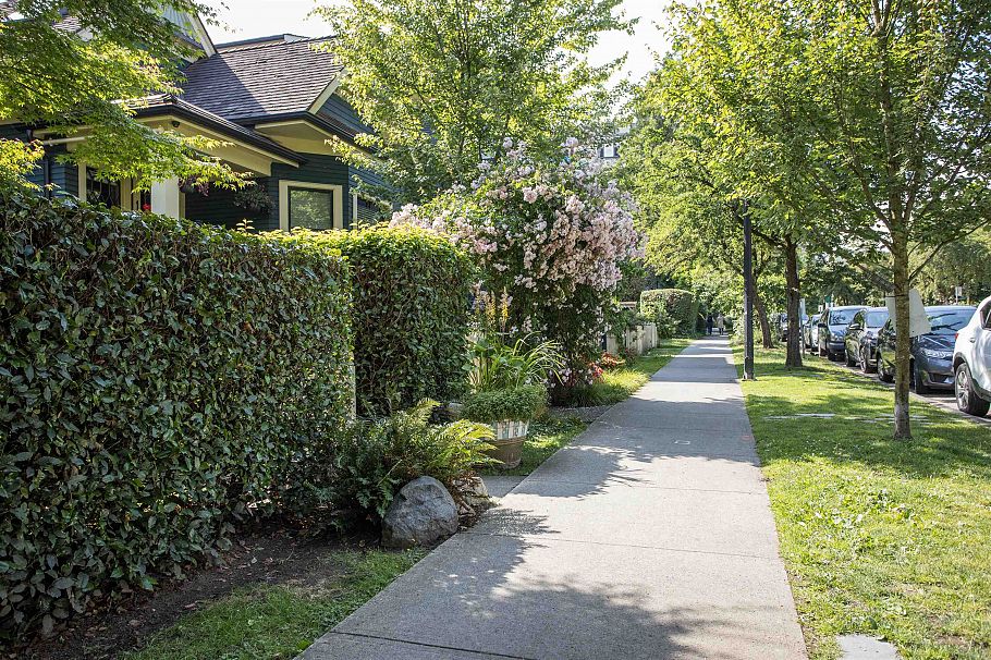2 1152 Comox Street Vancouver, BC - 36