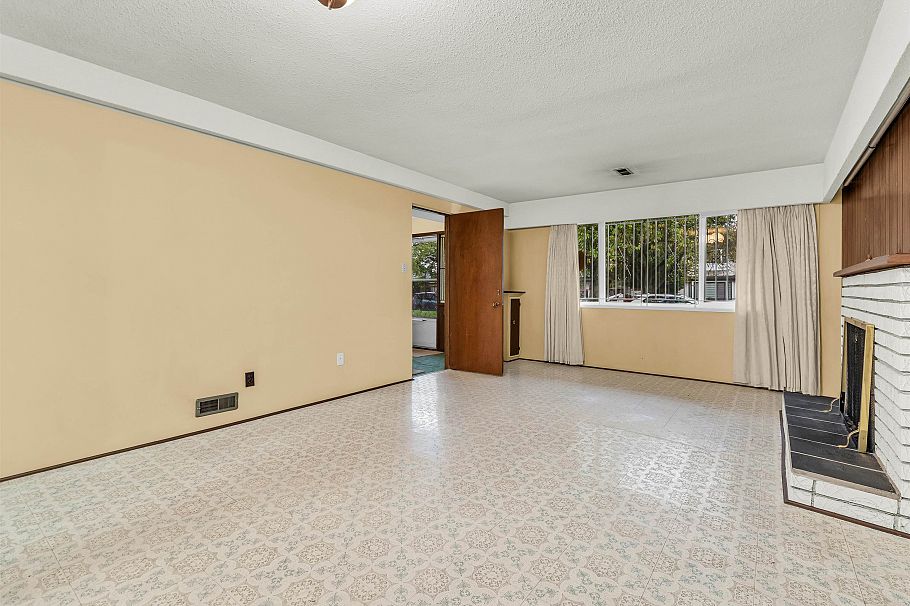 85 W 63rd Avenue Vancouver, BC - 5