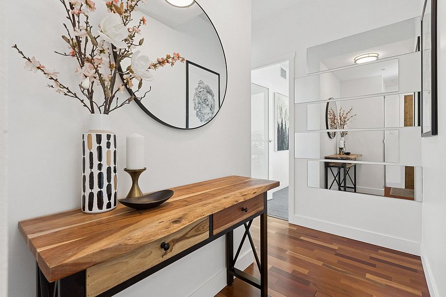 1907 138 E Esplanade Esplanade North Vancouver, BC - 6