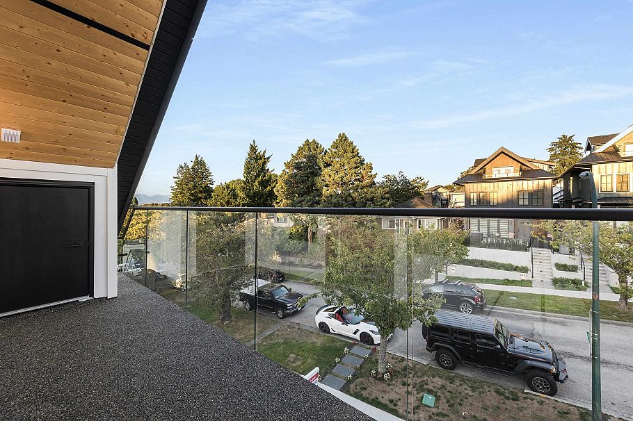 1 4855 Dumfries Street Vancouver, BC - 23