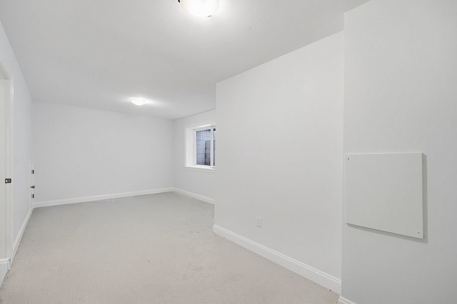 2411 George Street North Vancouver, BC - 31