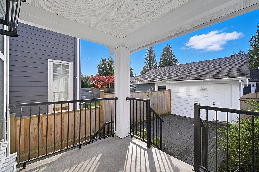 2411 George Street North Vancouver, BC - 32