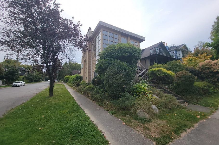 3804 W 14th Avenue Vancouver, BC - 2