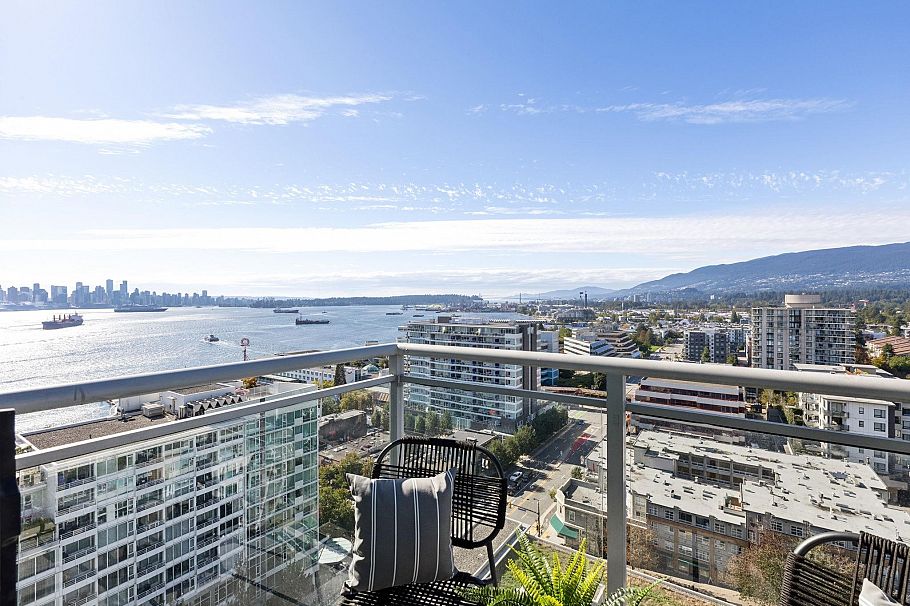 1907 138 E Esplanade Esplanade North Vancouver, BC - 12