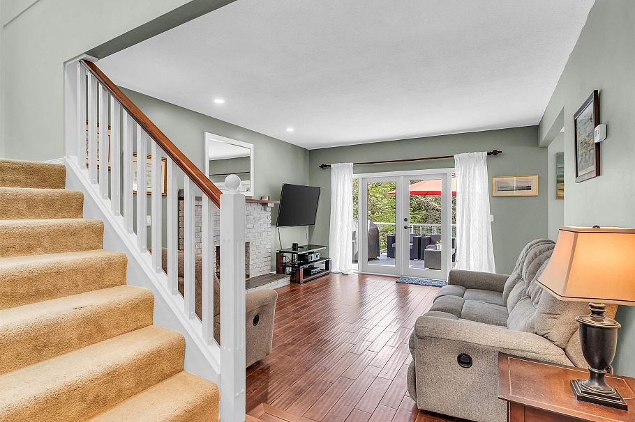 3970 Phyllis Road North Vancouver, BC - 2