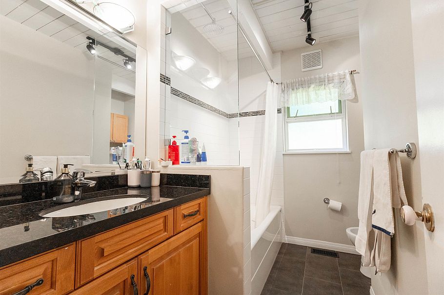 3063 Royal Avenue North Vancouver, BC - 8