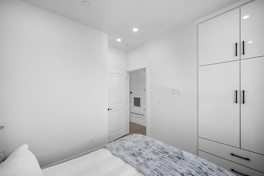 2790 E 49th Avenue Vancouver, BC - 38