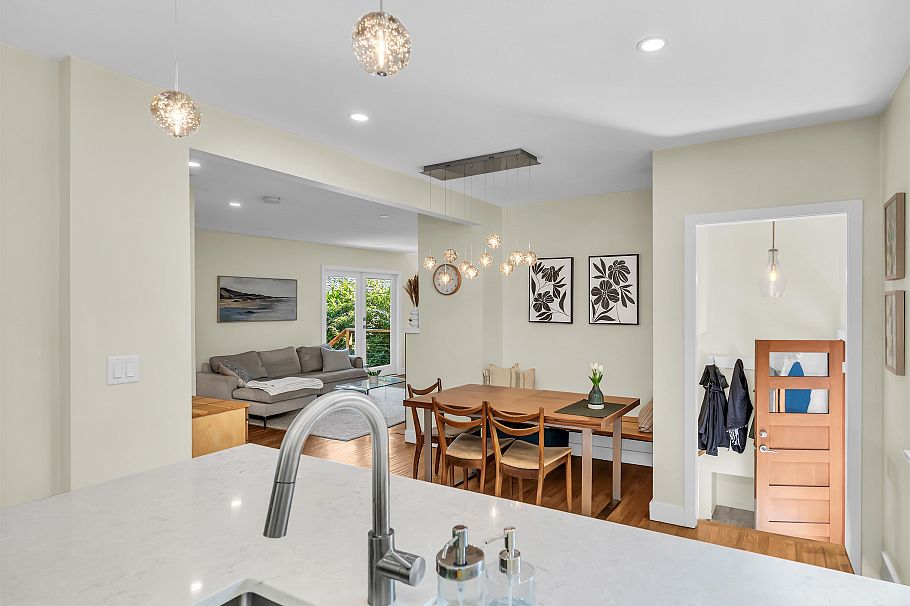 2433 Philip Avenue North Vancouver, BC - 14