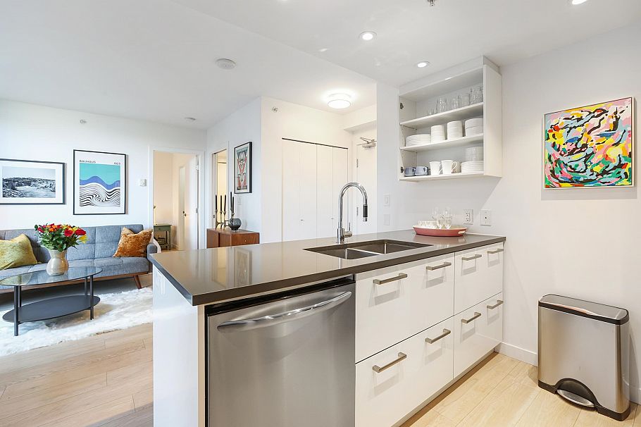 305 933 E Hastings Street Vancouver, BC - 6